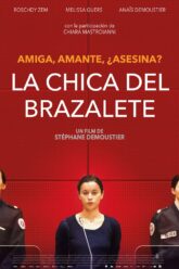La chica del brazalete