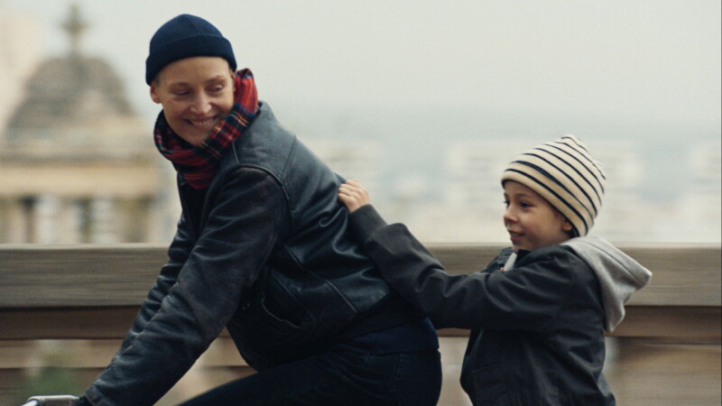 Viggo Ferreira-Redier y Vicky Krieps en Love Me Tender (2025)