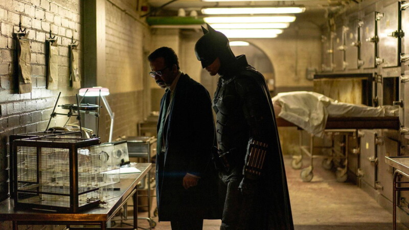 Jeffrey Wright y Robert Pattinson en The Batman (2022)