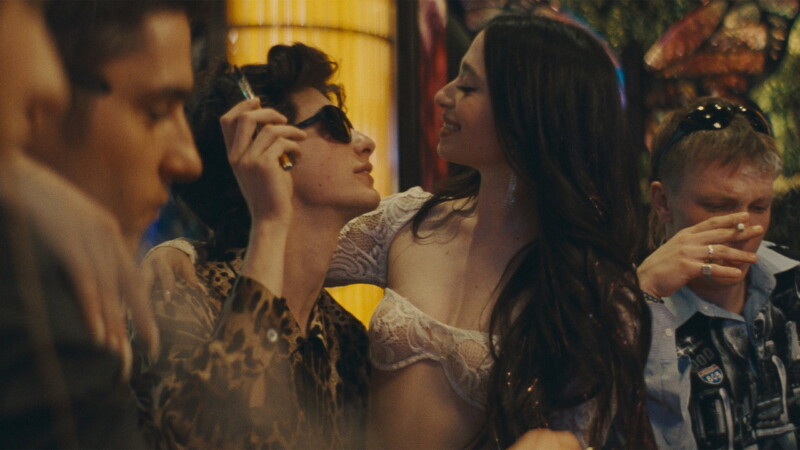 Mark Eydelshteyn y Mikey Madison en Anora (2024)