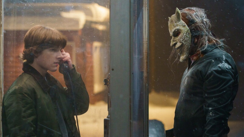 Ethan Hawke y Mason Thames en Black Phone 2 (2025)