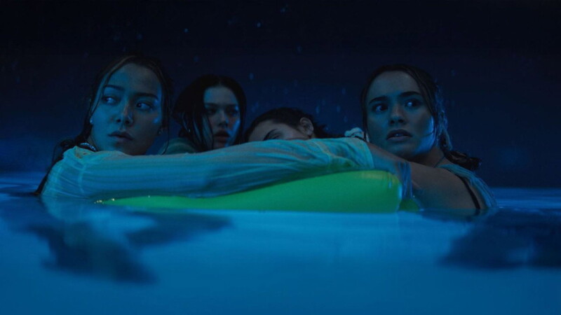 Gia Hunter, Victoria Wyant, Johnny Sequoyah, y Jess Alexander en Primate (2025)