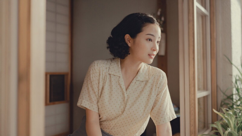 Suzu Hirose en Pálida luz en las colinas (2025)