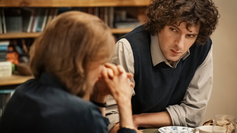 Jodie Foster y Vincent Lacoste en Vida privada (2025)