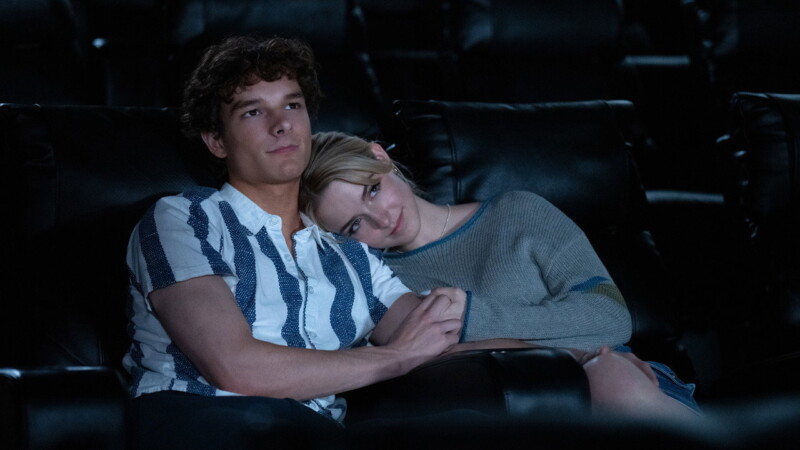 Mckenna Grace y Mason Thames en A pesar de ti (2025)