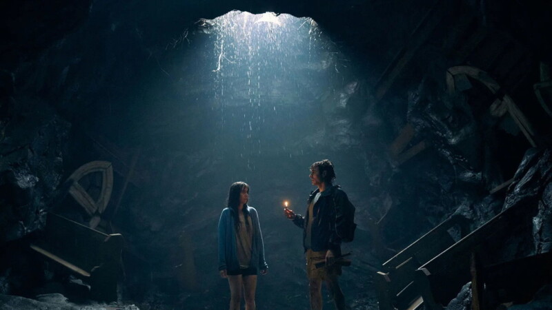 Alison Brie y Dave Franco en Together (2025)