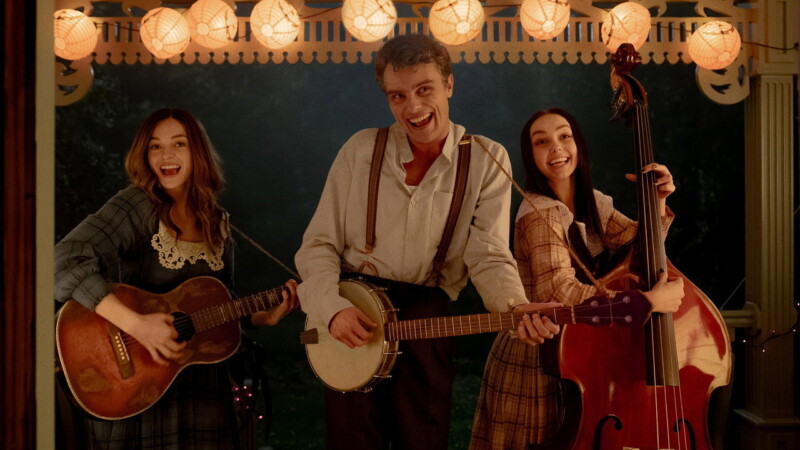 Olivia Rose Keegan, Savannah Lee Nassif, y Cameron Scott Roberts en Scary Movie 6 (2026)