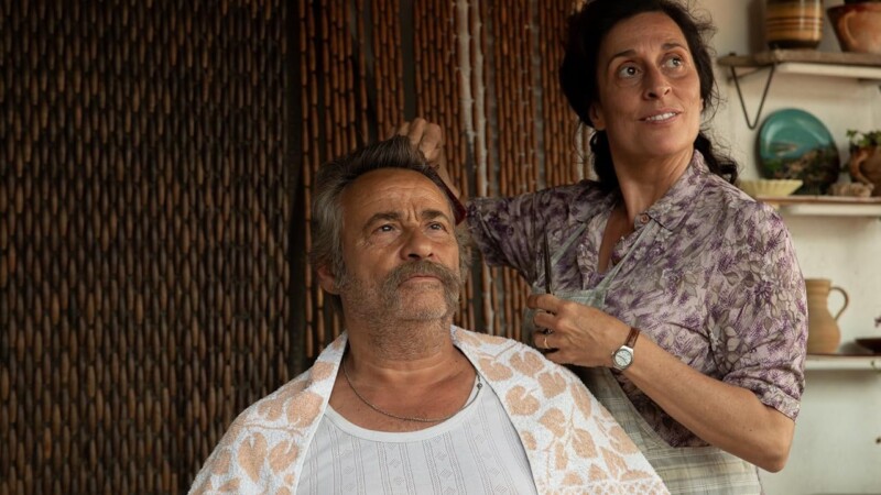 Eduard Fernández y Clara Segura en El 47 (2024)
