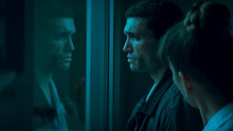 Eva Llorach, y Jaime Lorente en Reversión (2025)