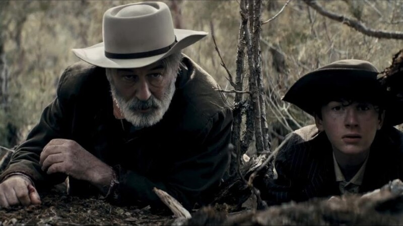 Alec Baldwin y Patrick Scott McDermott en Dos forajidos (2024)