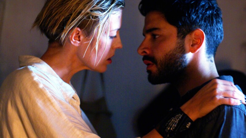 Oksana Orlan y Sebastián Carvajal en Mercenaria (2024)
