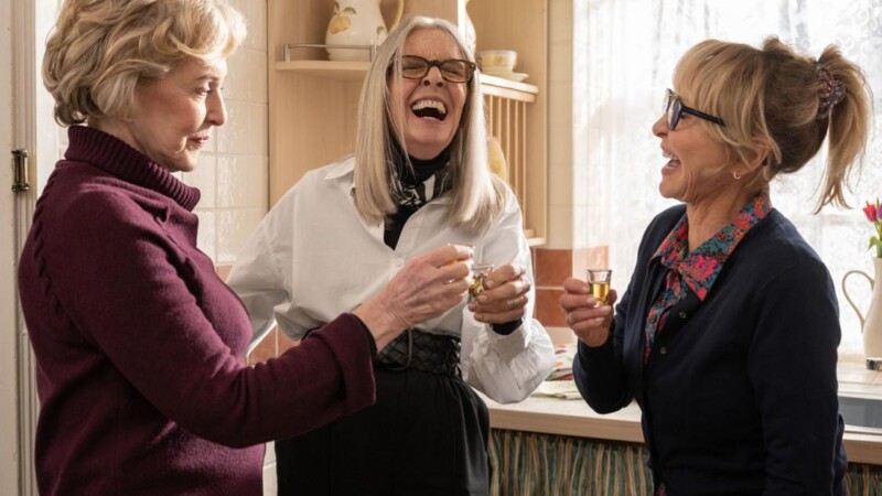 Diane Keaton, Patricia Hodge, y Lulu en Siempre jóvenes (2024)