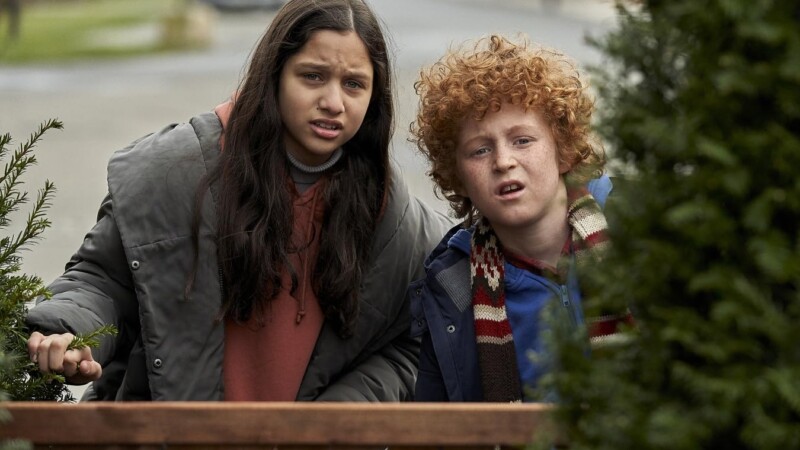 Isha Zainab Khan y Iver Aunbu Sandemose en Dragon Girl (2020)