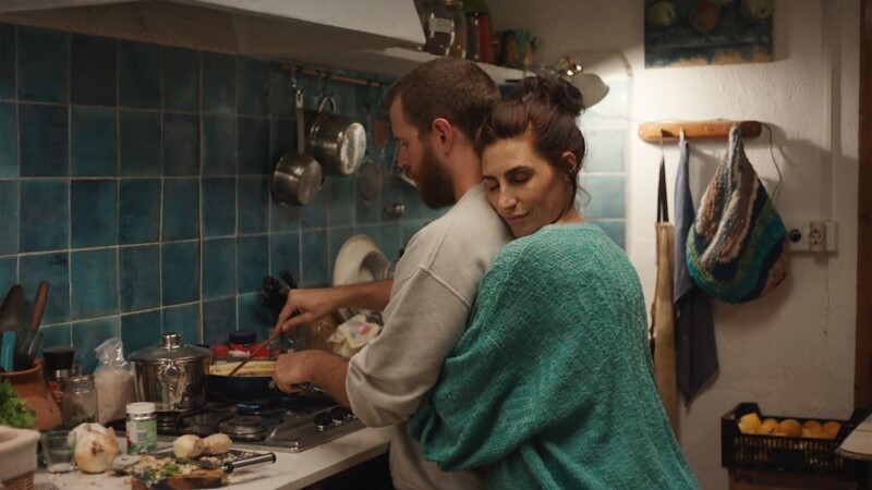 Miriam Garlo y Álvaro Cervantes en Sorda (2025)