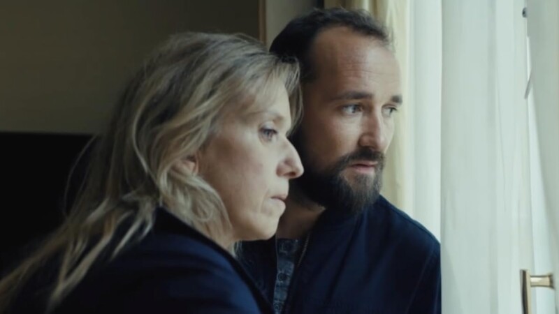 Léa Drucker y Jonathan Turnbull en Caso 137 (2025)