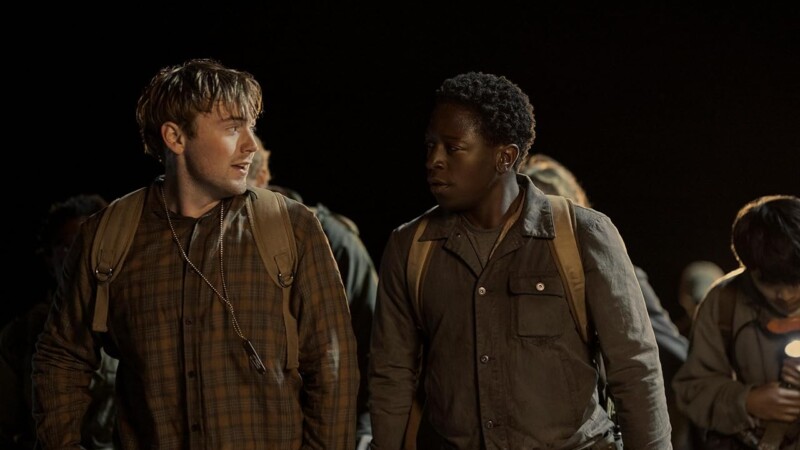 Cooper Hoffman, Ben Wang, y David Jonsson en La larga marcha (2025)