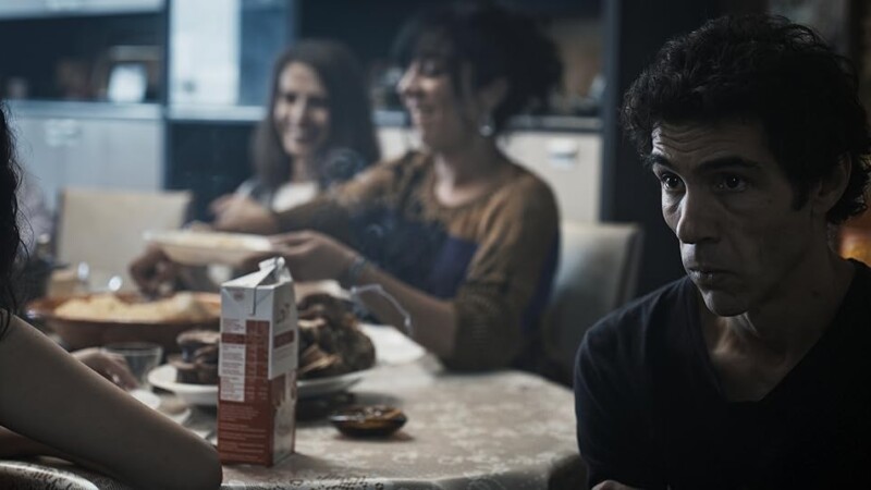 Mélissa Boros y Tahar Rahim en Alpha (2025)