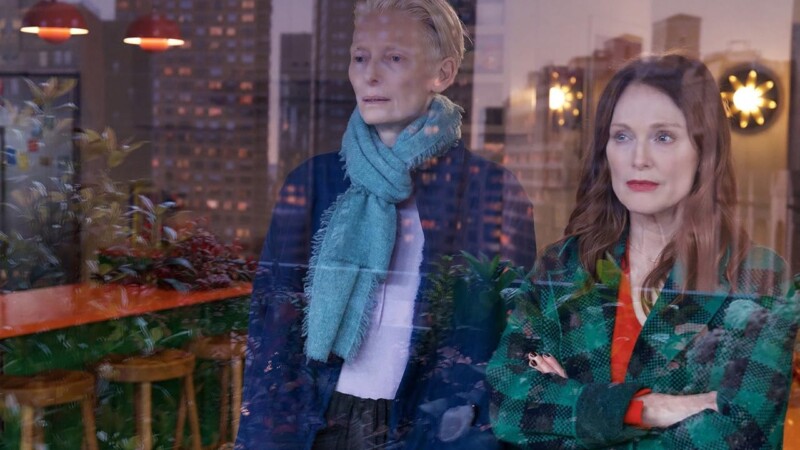 Julianne Moore y Tilda Swinton en La habitación de al lado (2024)