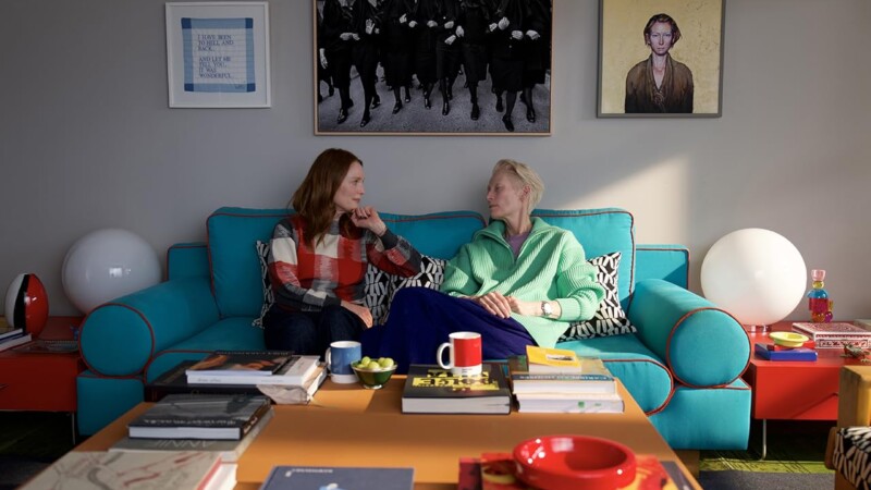 Julianne Moore y Tilda Swinton en La habitación de al lado (2024)