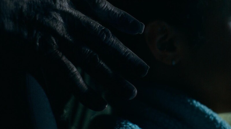Lou Llobell, Passenger, y Joseph Lopez en El pasajero nocturno (2026)