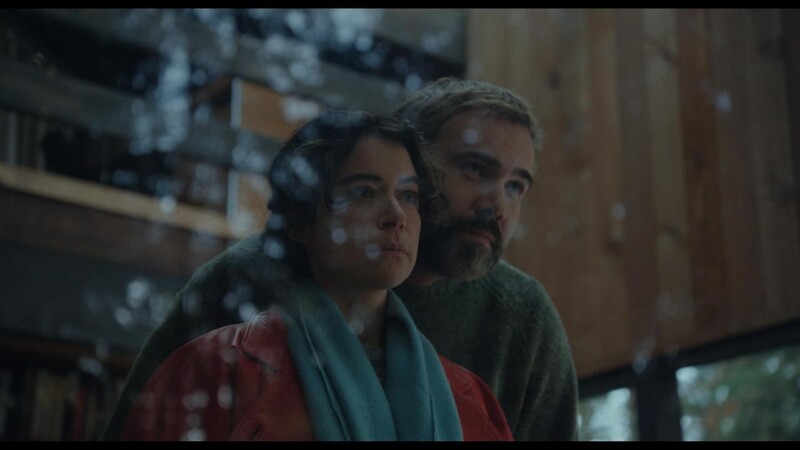 Tatiana Maslany y Rossif Sutherland en Keeper (2025)