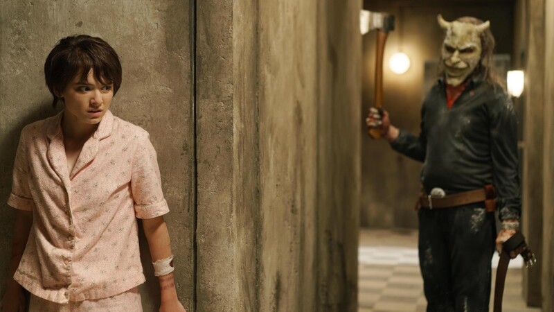 Ethan Hawke y Madeleine McGraw en Black Phone 2 (2025)