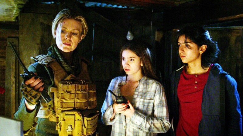 Alanna De La Rossa, Daniel Ortegon, y Oksana Orlan en Mercenaria (2024)